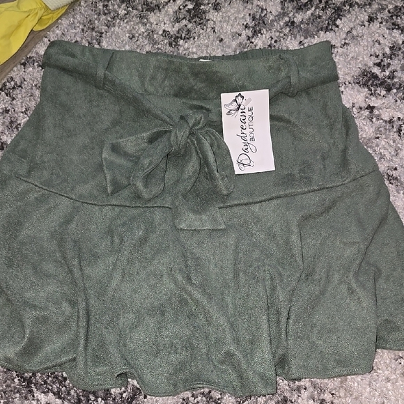 Dashflow Boutique Green Mini Skirt - Picture 1 of 2